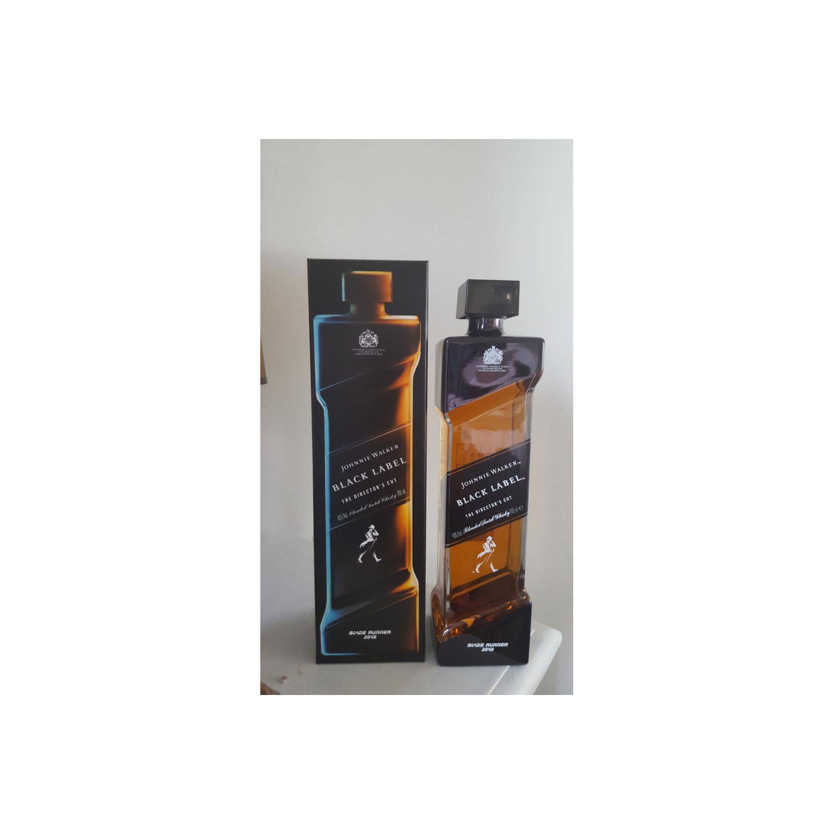 Johnnie Walker Blended Whisky 3