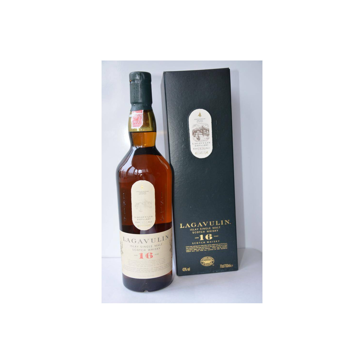 Lagavulin 16 Years Single Malt Whisky 3