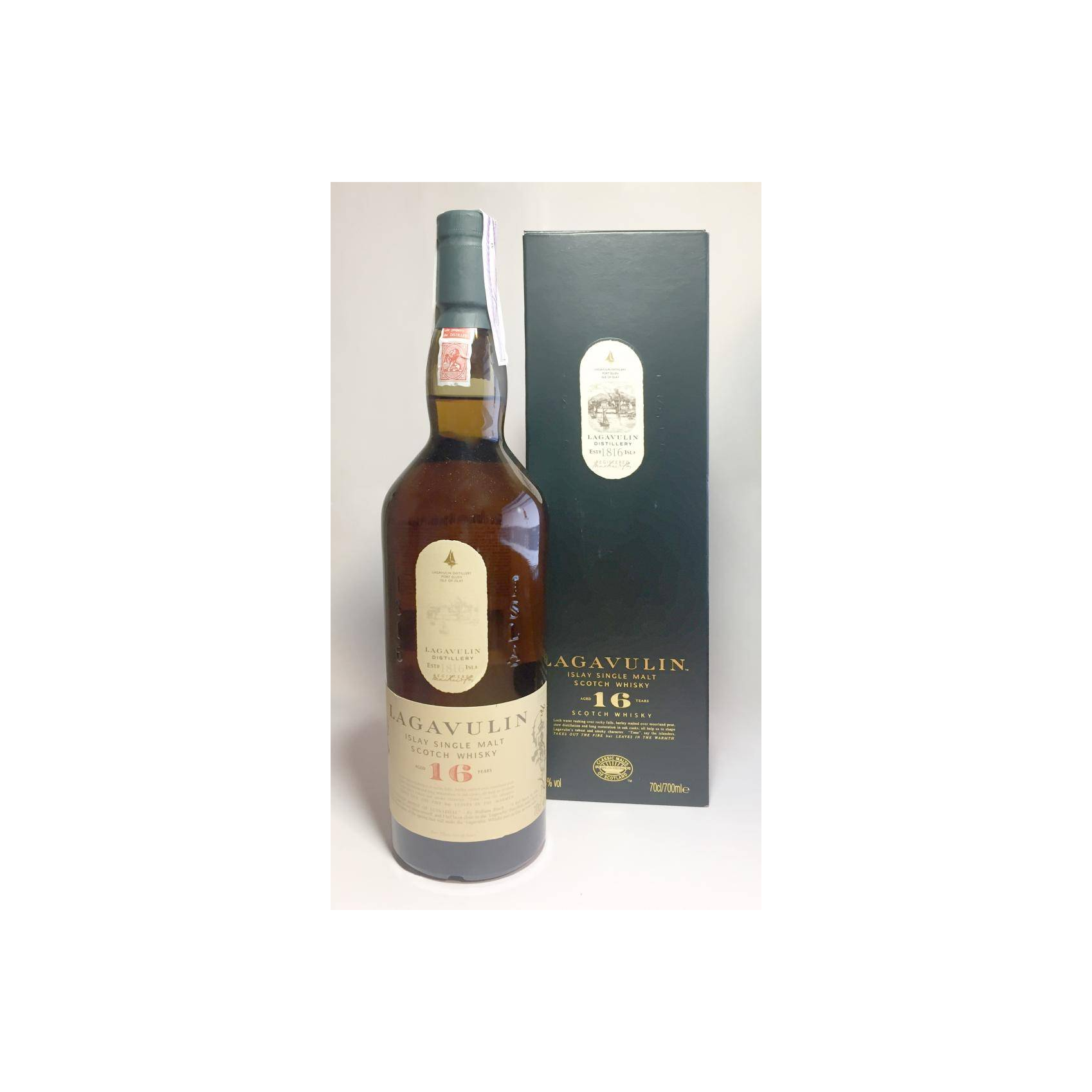 Lagavulin 16 Years Single Malt Whisky 3