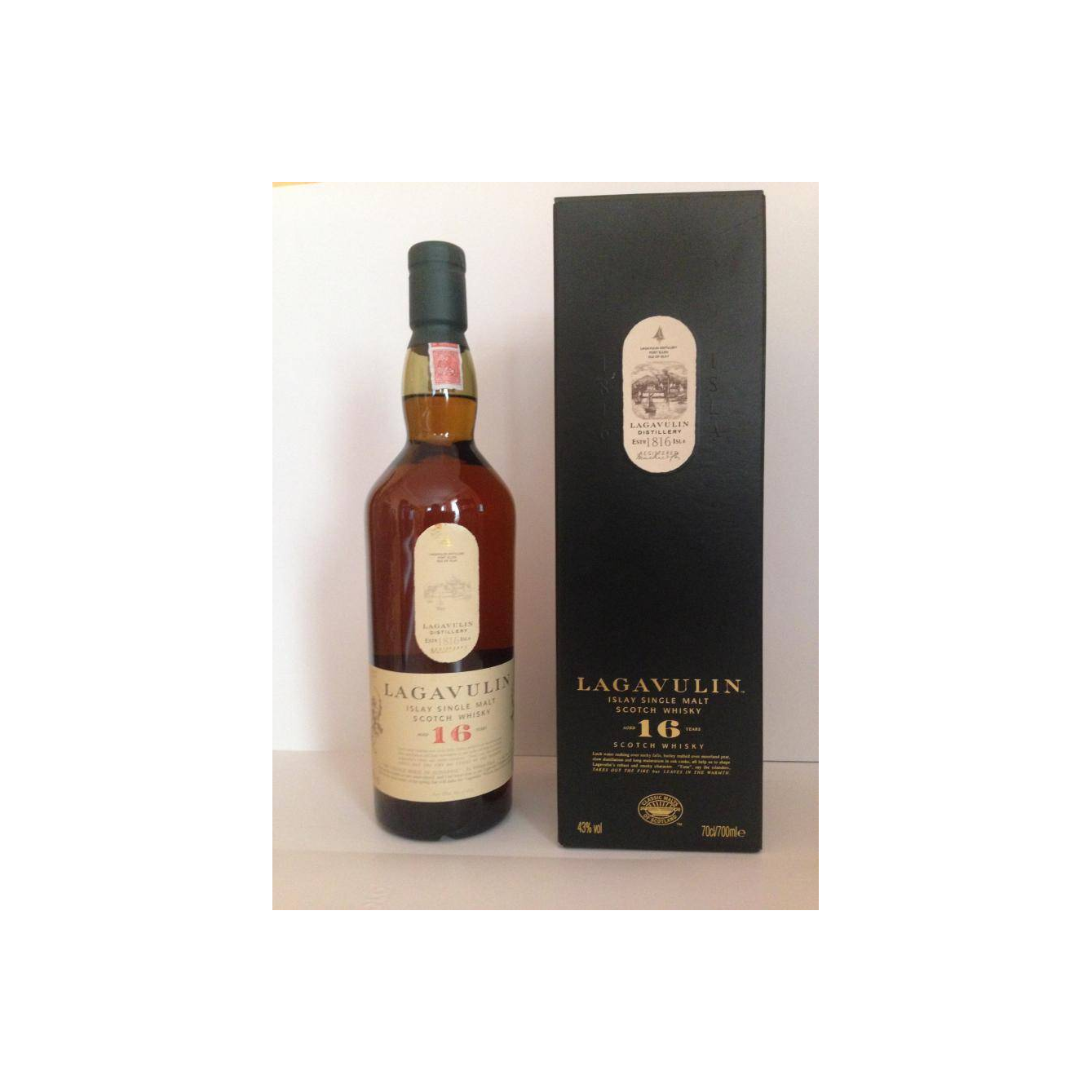 Lagavulin 16 Years Single Malt Whisky 2