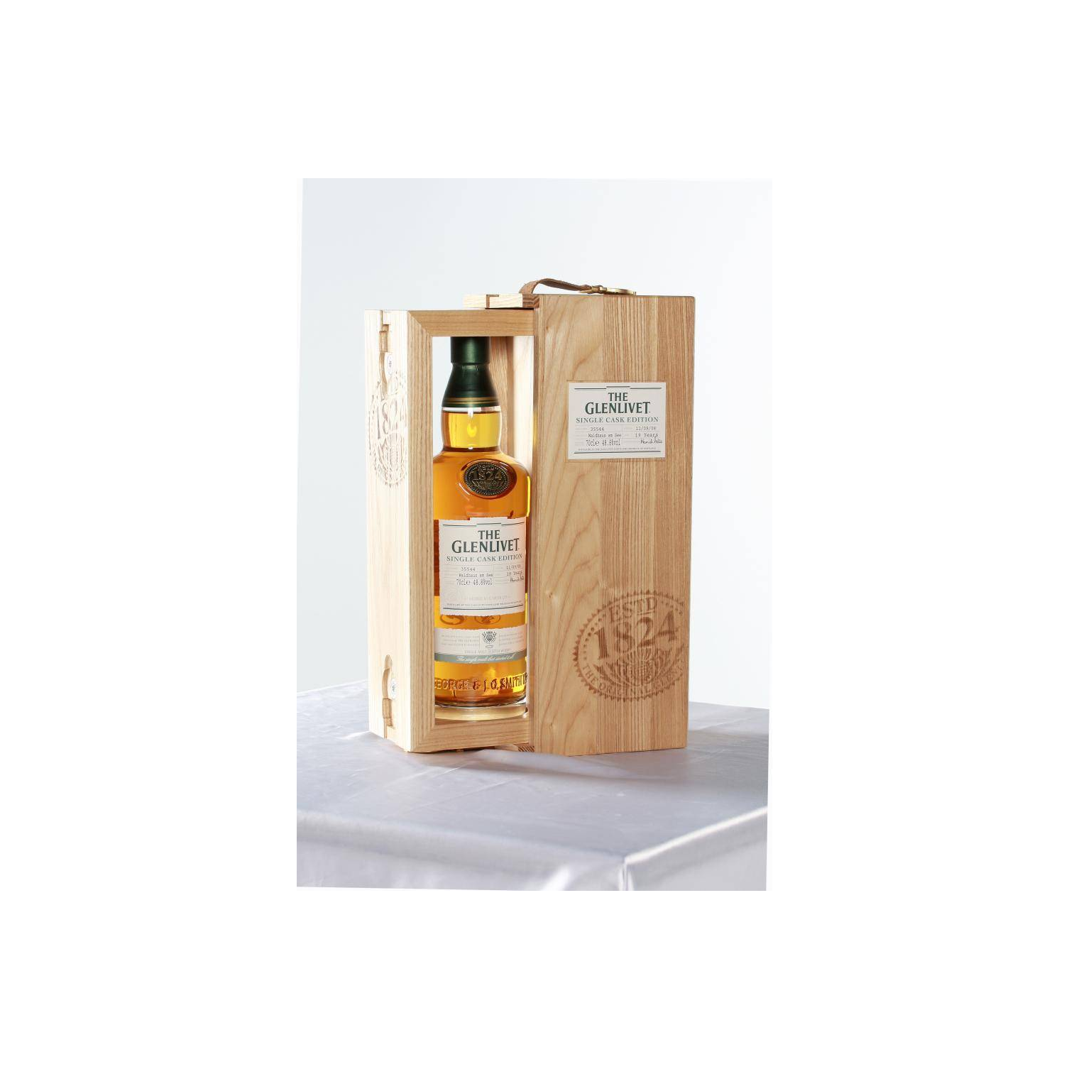 The Glenlivet 19 Years Single Malt Whisky 2