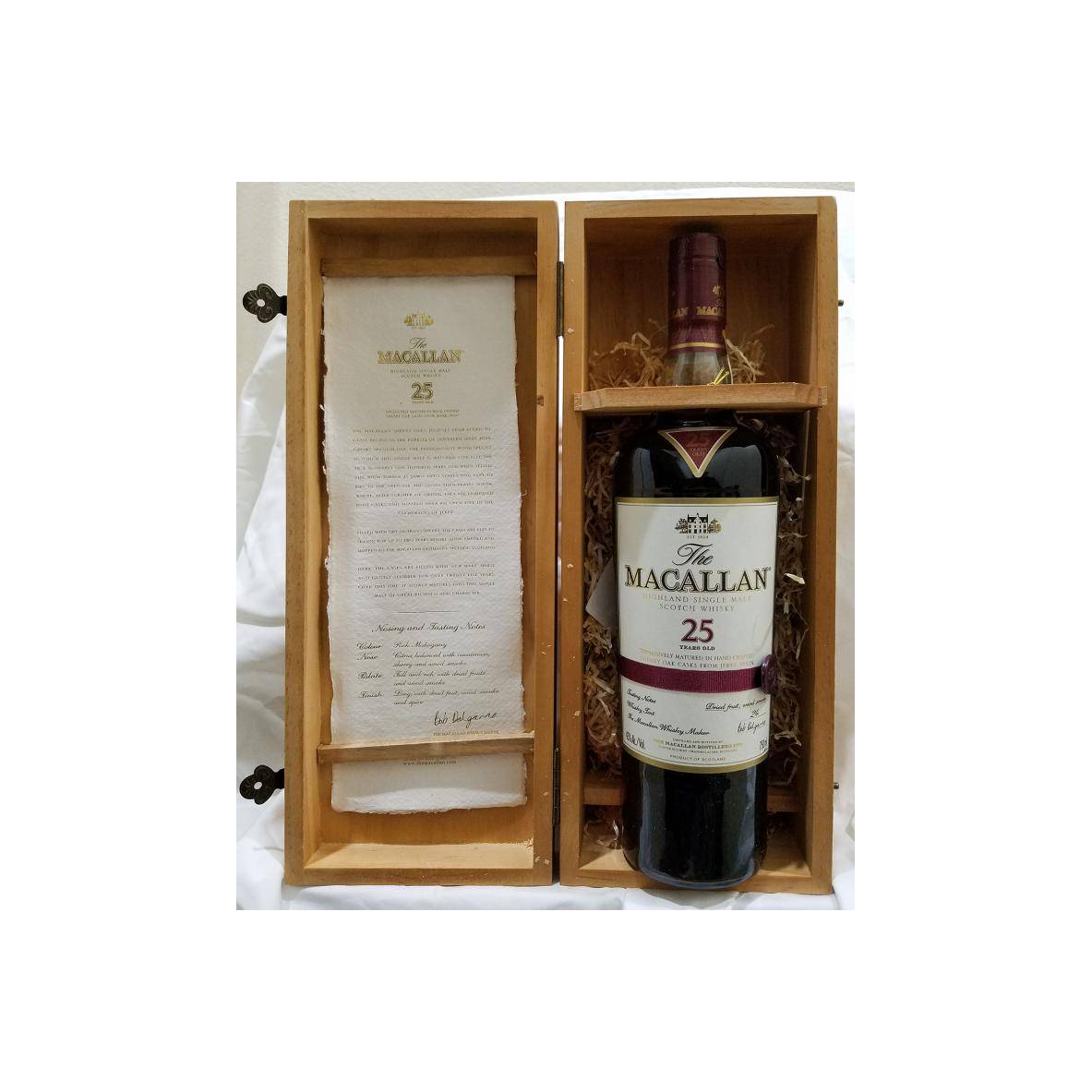 The Macallan 25 Years Single Malt Whisky 3
