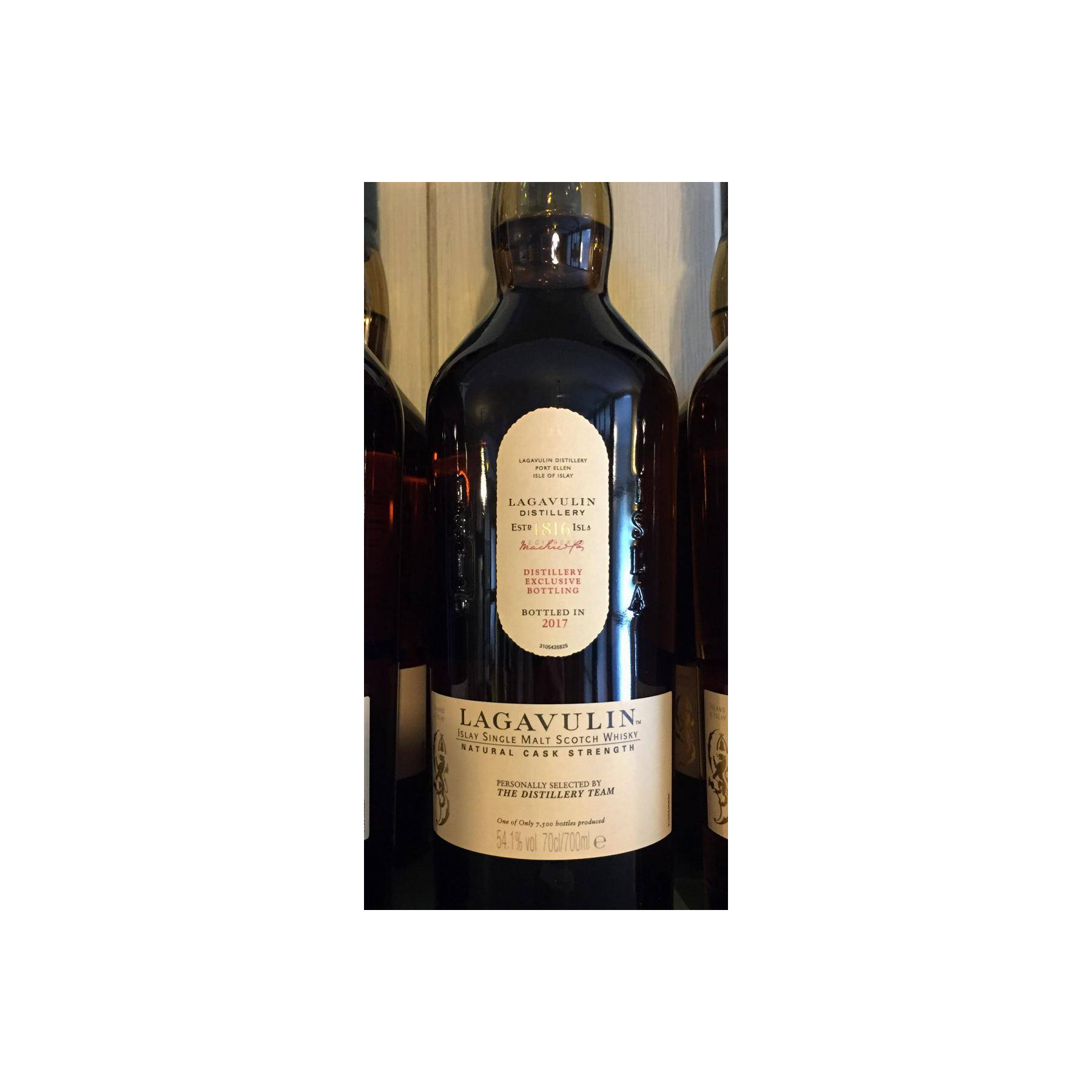 Lagavulin Single Malt Whisky 3