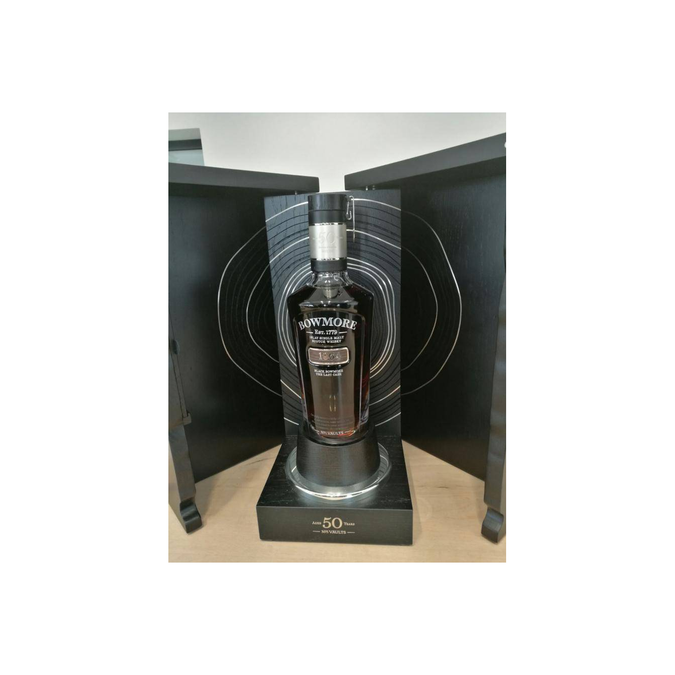 Bowmore 1964 50 Years Single Malt Whisky 2