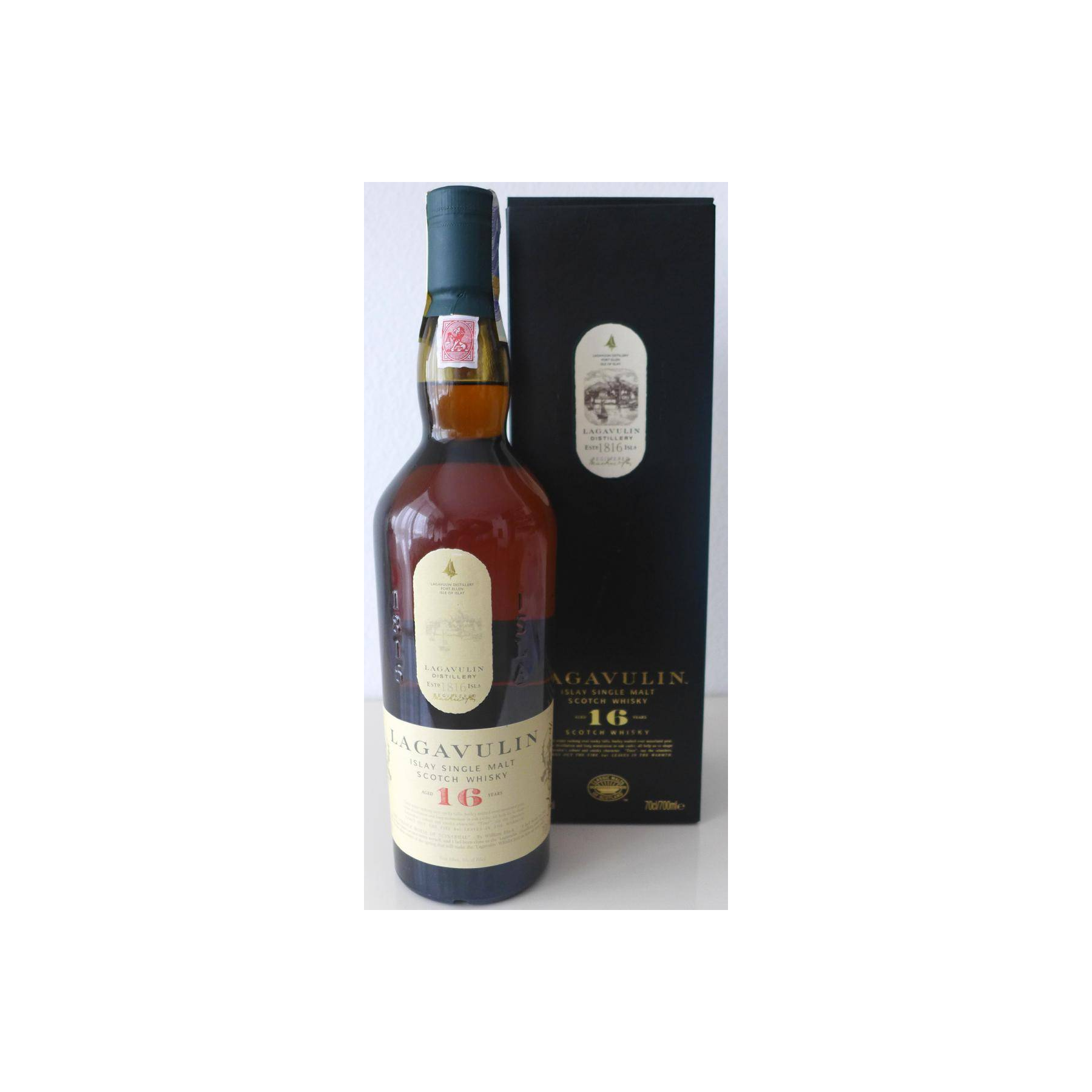 Lagavulin 16 Years Single Malt Whisky 2