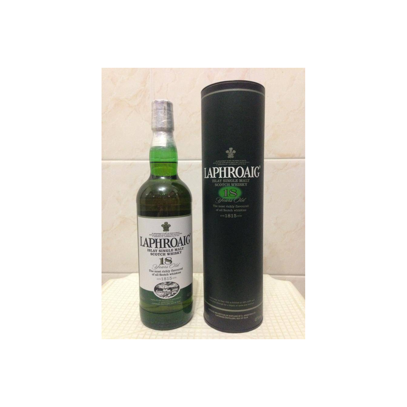 Laphroaig 18 Years Single Malt Whisky 2