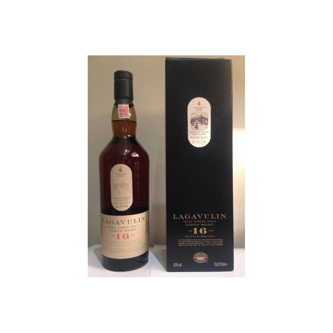 Lagavulin 16 Years Single Malt Whisky 2