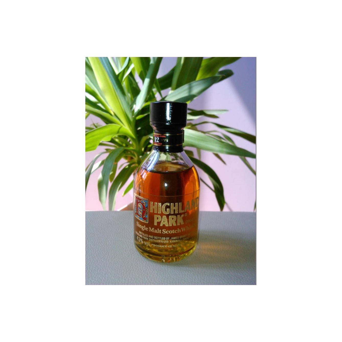 Highland Park 12 Years Single Malt Whisky 2