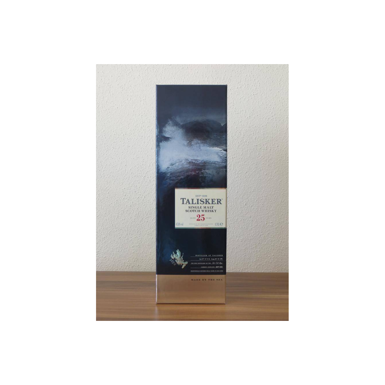 Talisker 25 Years Single Malt Whisky 3