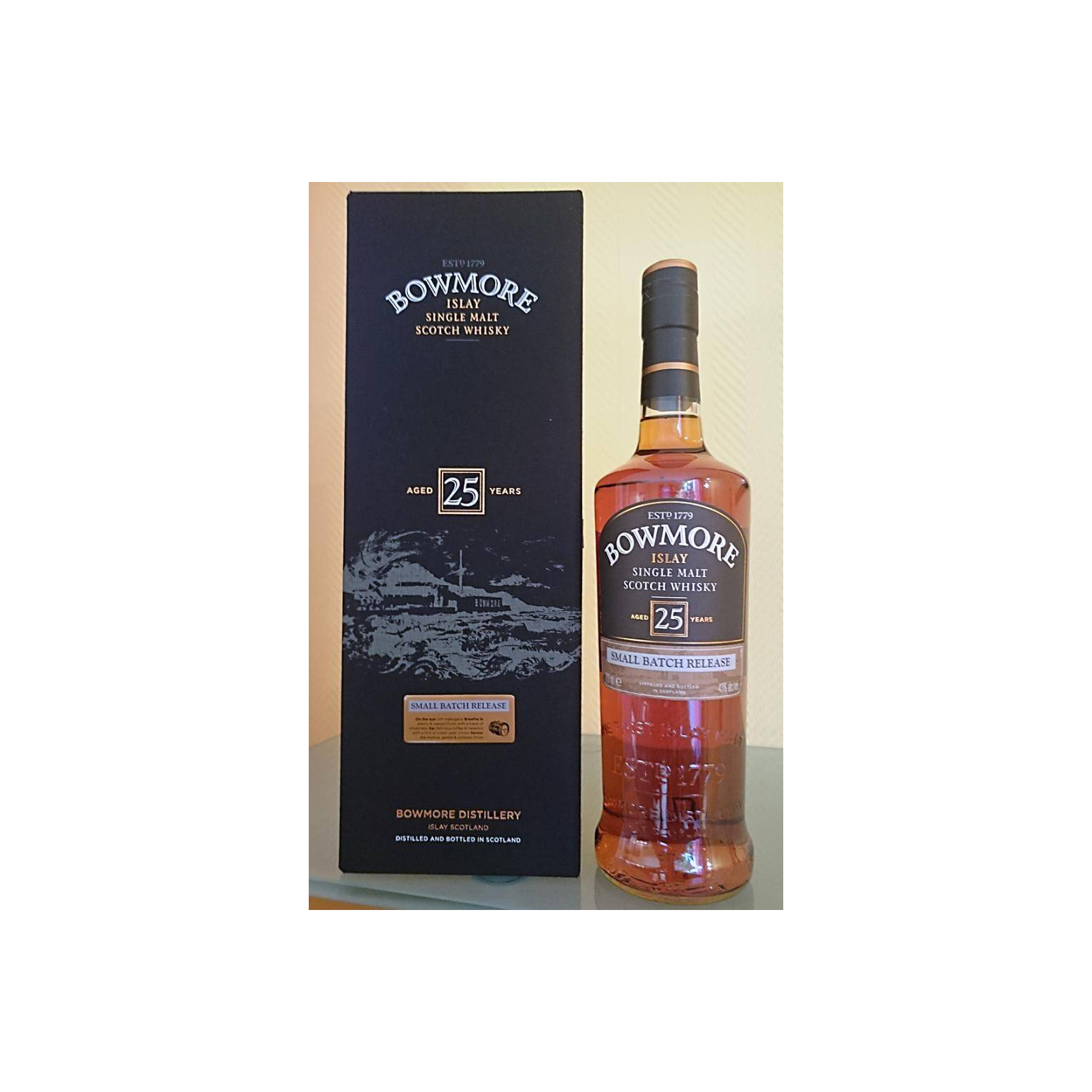 Bowmore 25 Years Single Malt Whisky 2