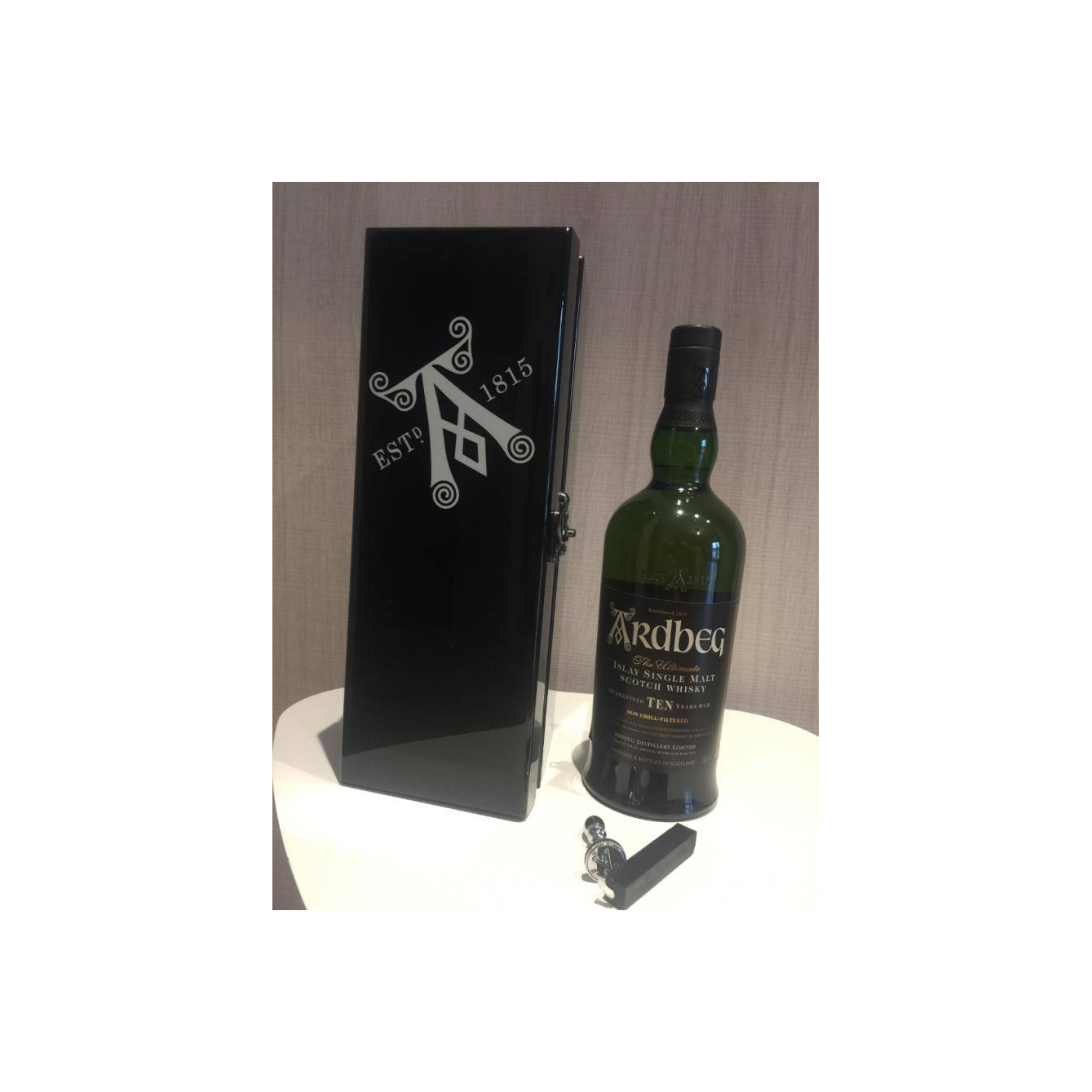 Ardbeg 10 Years Single Malt Whisky 3