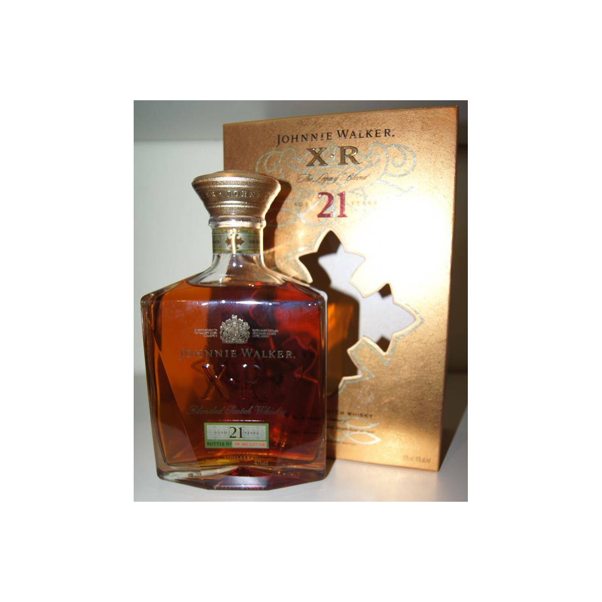 Johnnie Walker Blended Scotch Whisky 21 Years Blended Whisky 2