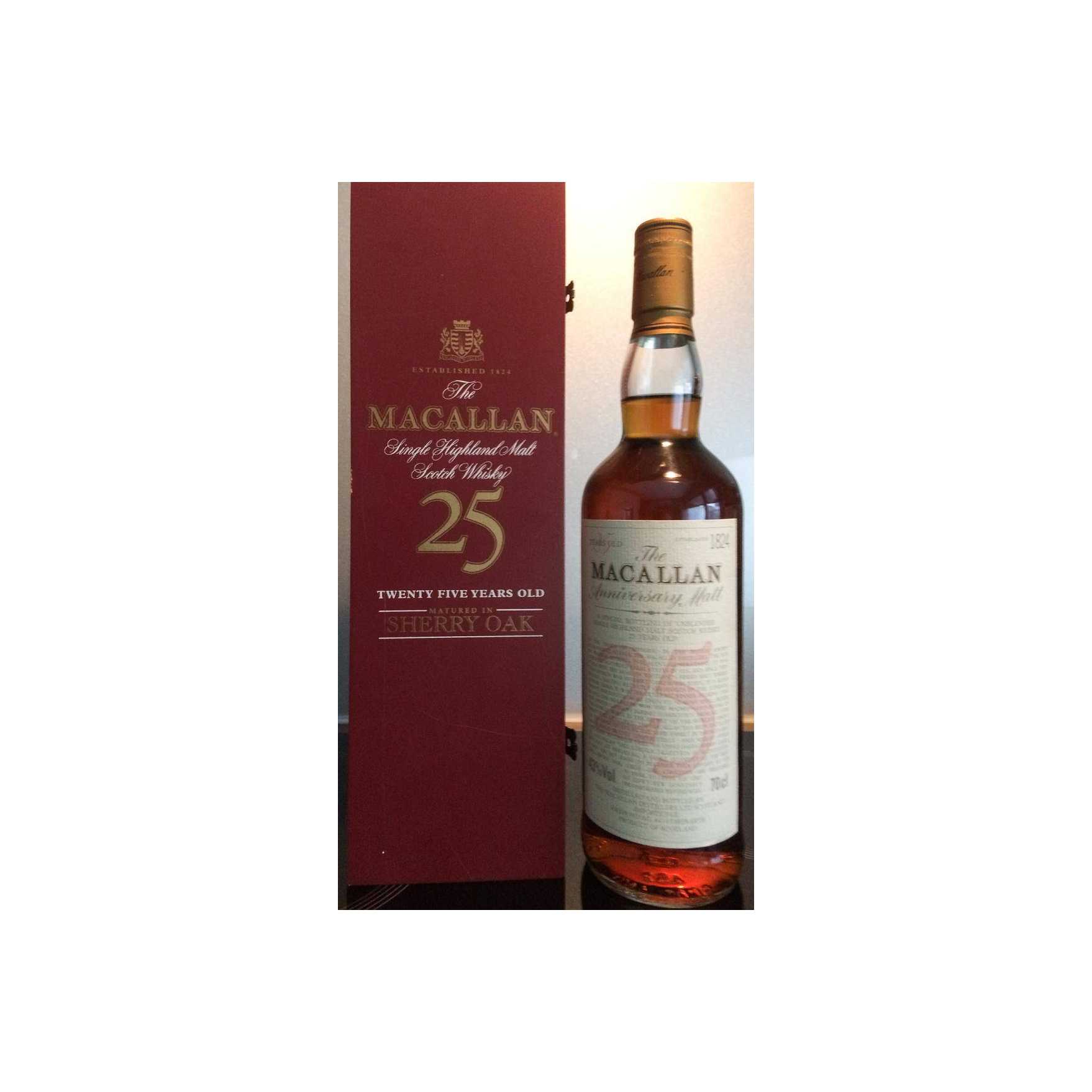 The Macallan 25 Years Single Malt Whisky 2