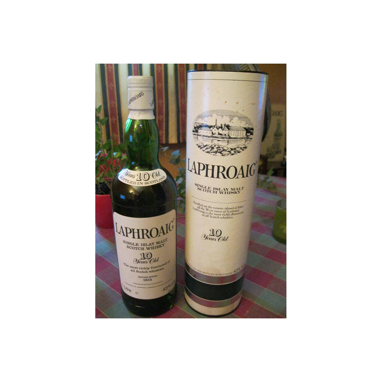Laphroaig 10 Years Single Malt Whisky 3
