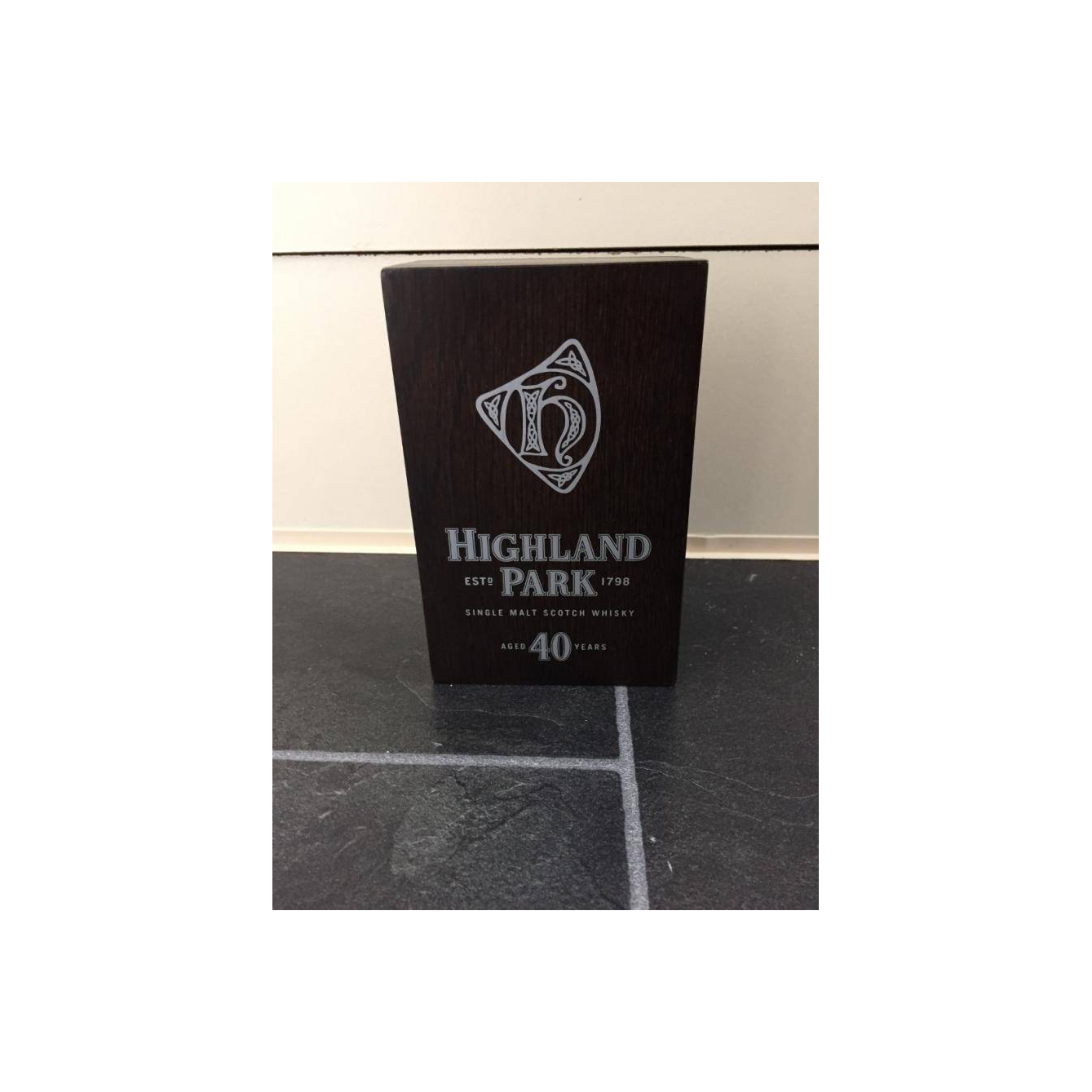 Highland Park 40 Years Single Malt Whisky 3