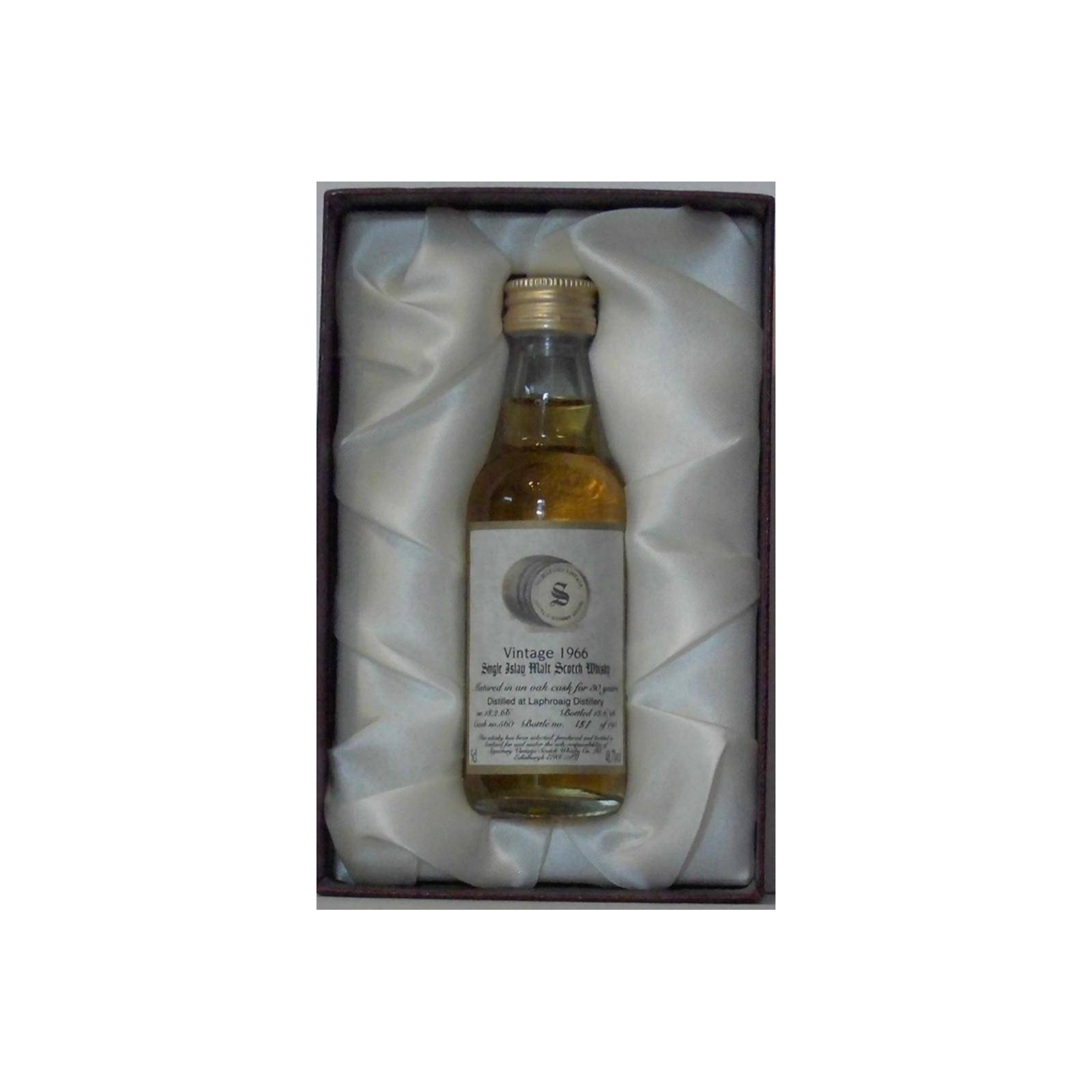 Laphroaig 1966 30 Years Single Malt Whisky 3