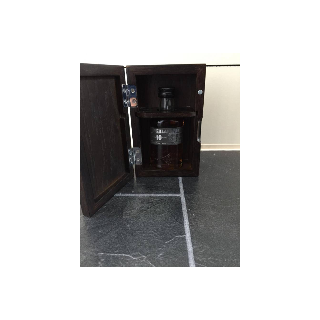 Highland Park 40 Years Single Malt Whisky 2