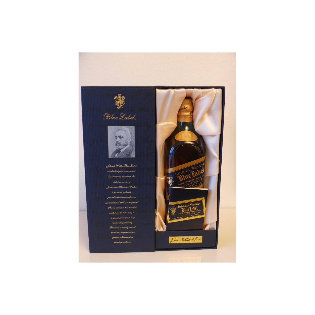 Johnnie Walker Blended Whisky 3