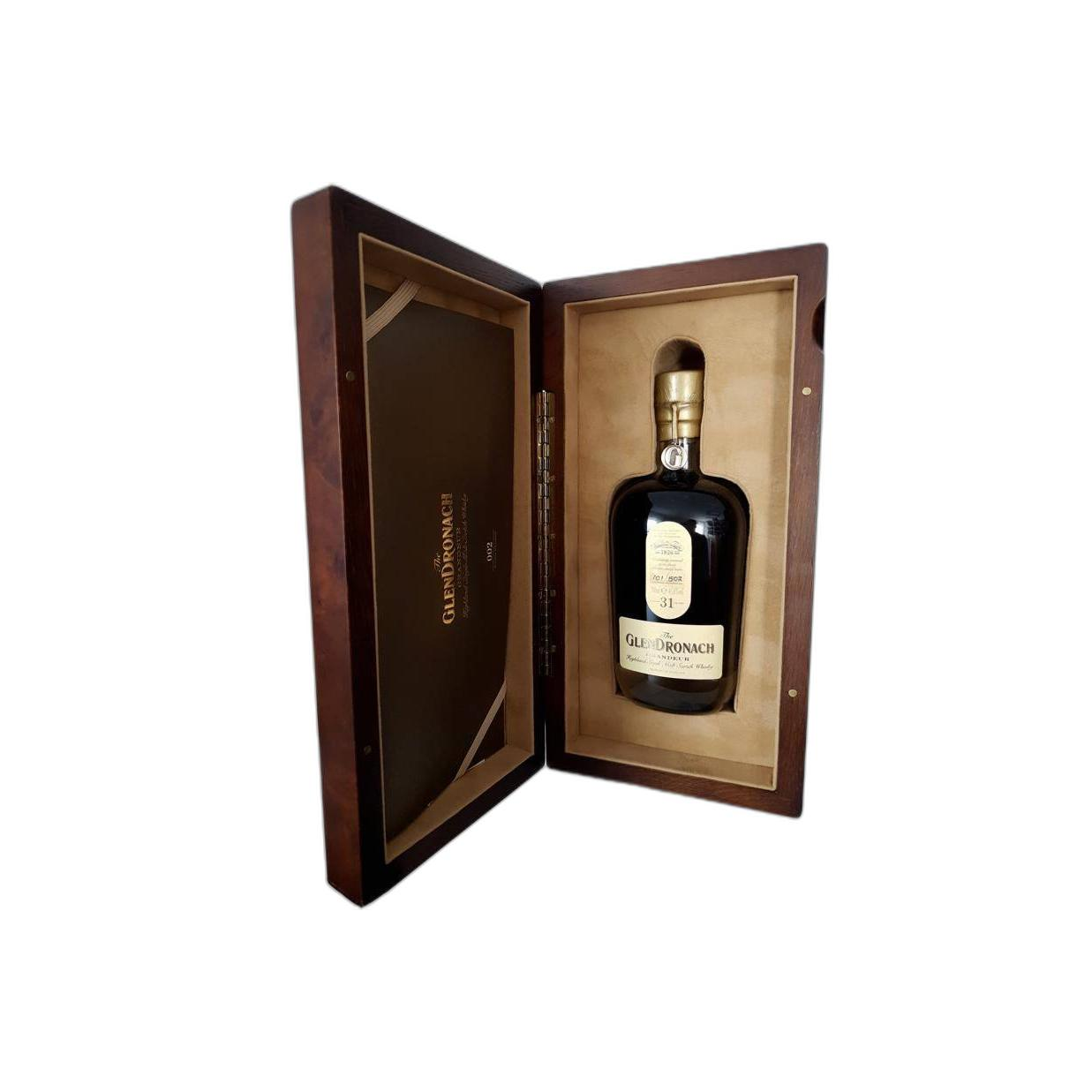 GlenDronach 31 Years Single Malt Whisky 3