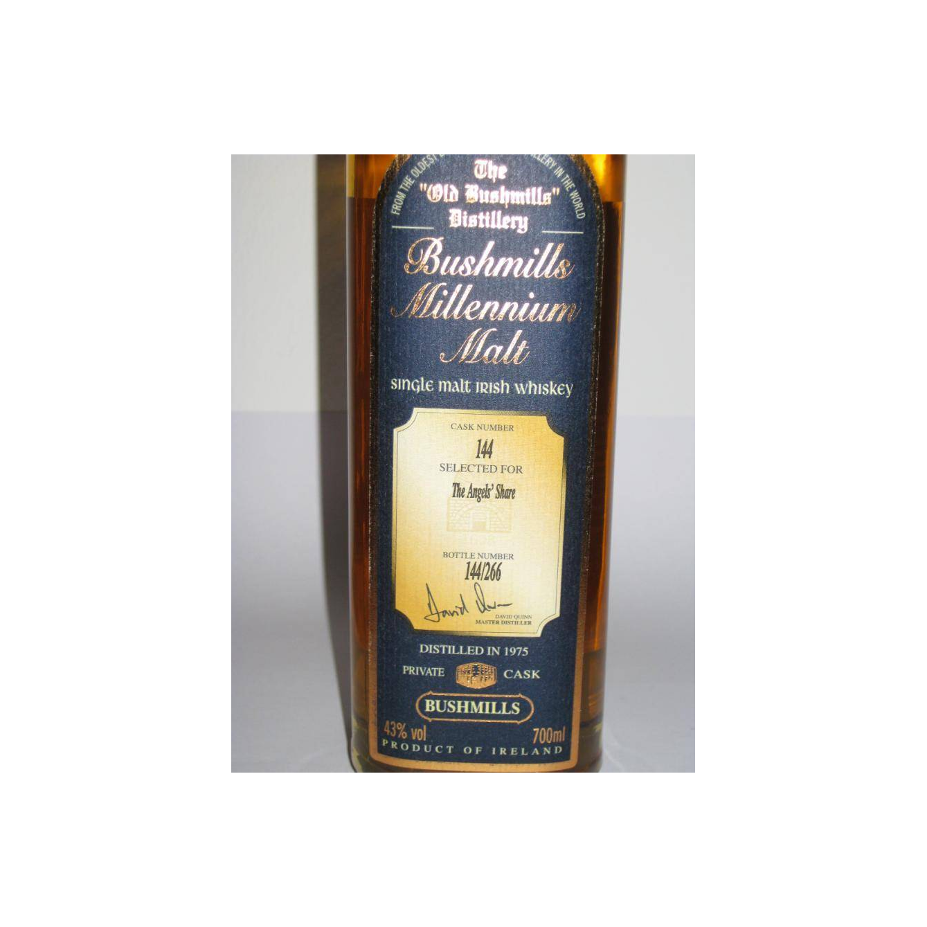 Bushmills 1975 25 Years Single Malt Whisky 2
