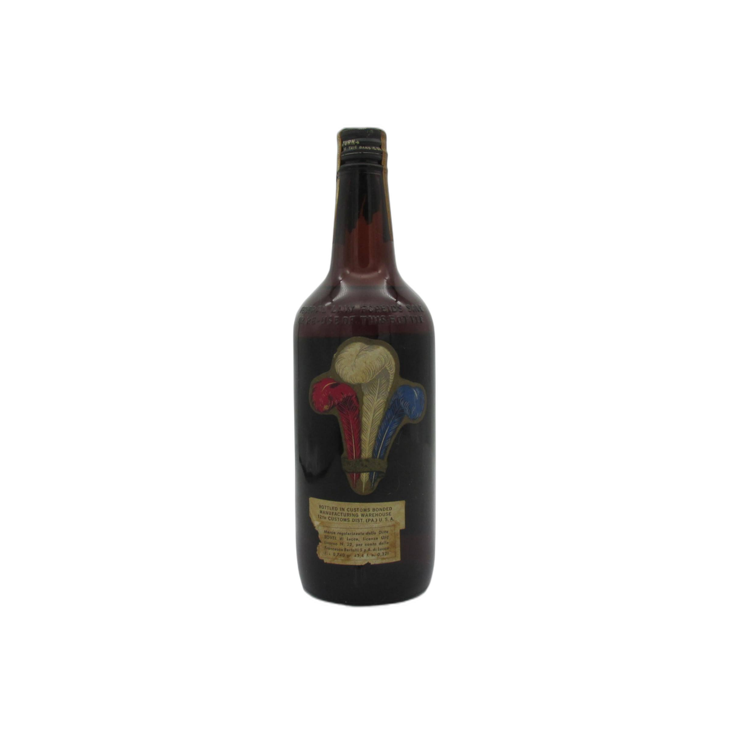 Three Feathers Blended Whiskey 2