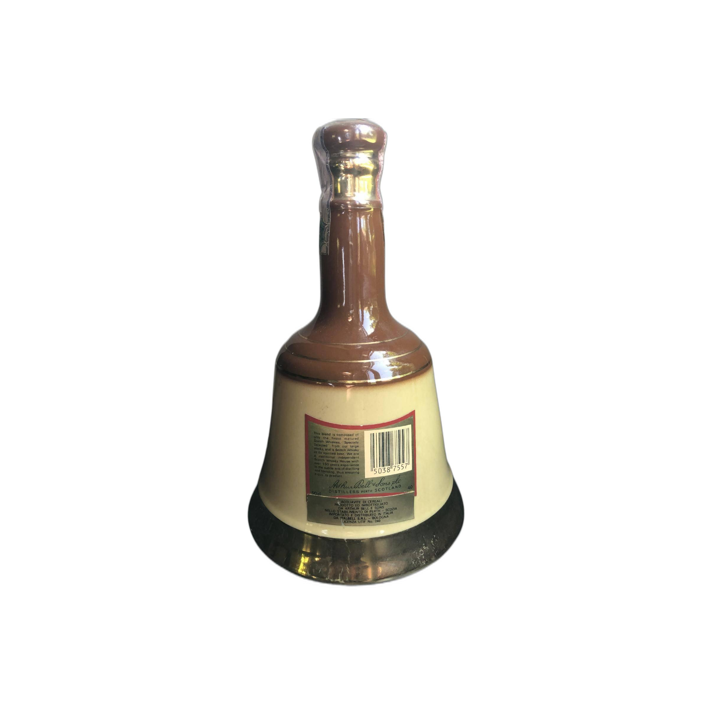 Bell&amp;#x27;s Blended Scotch Whisky De Luxe 2
