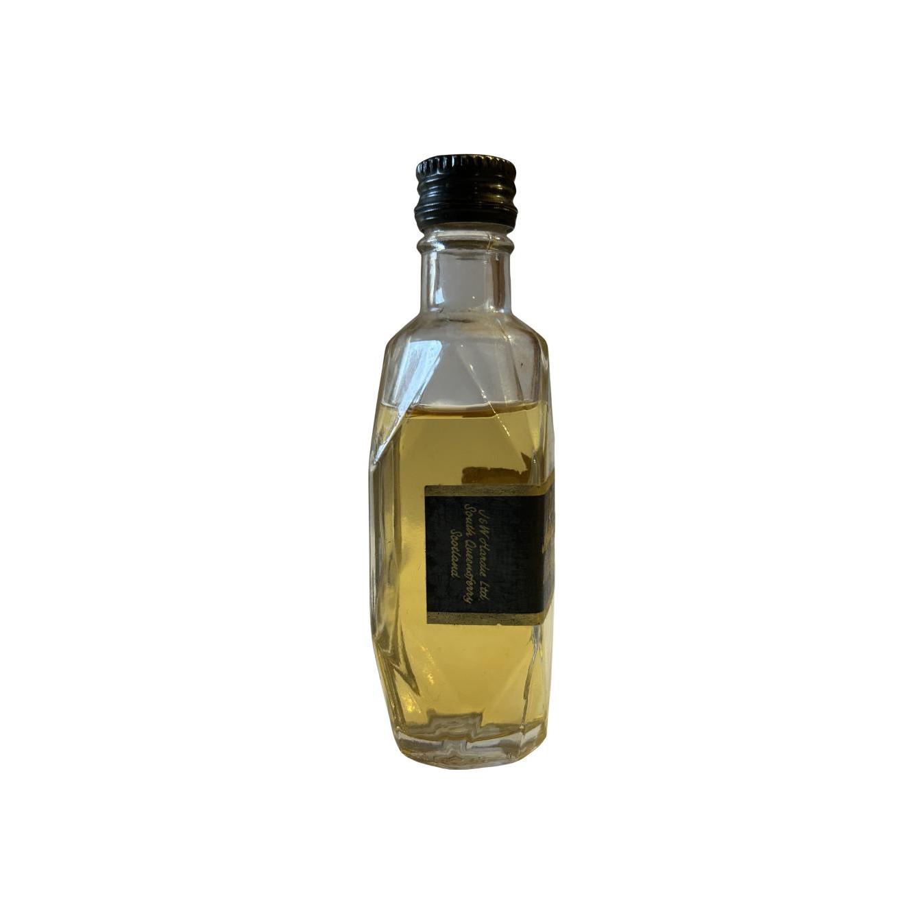 The Antiquary De Luxe Old Scotch Whisky 2