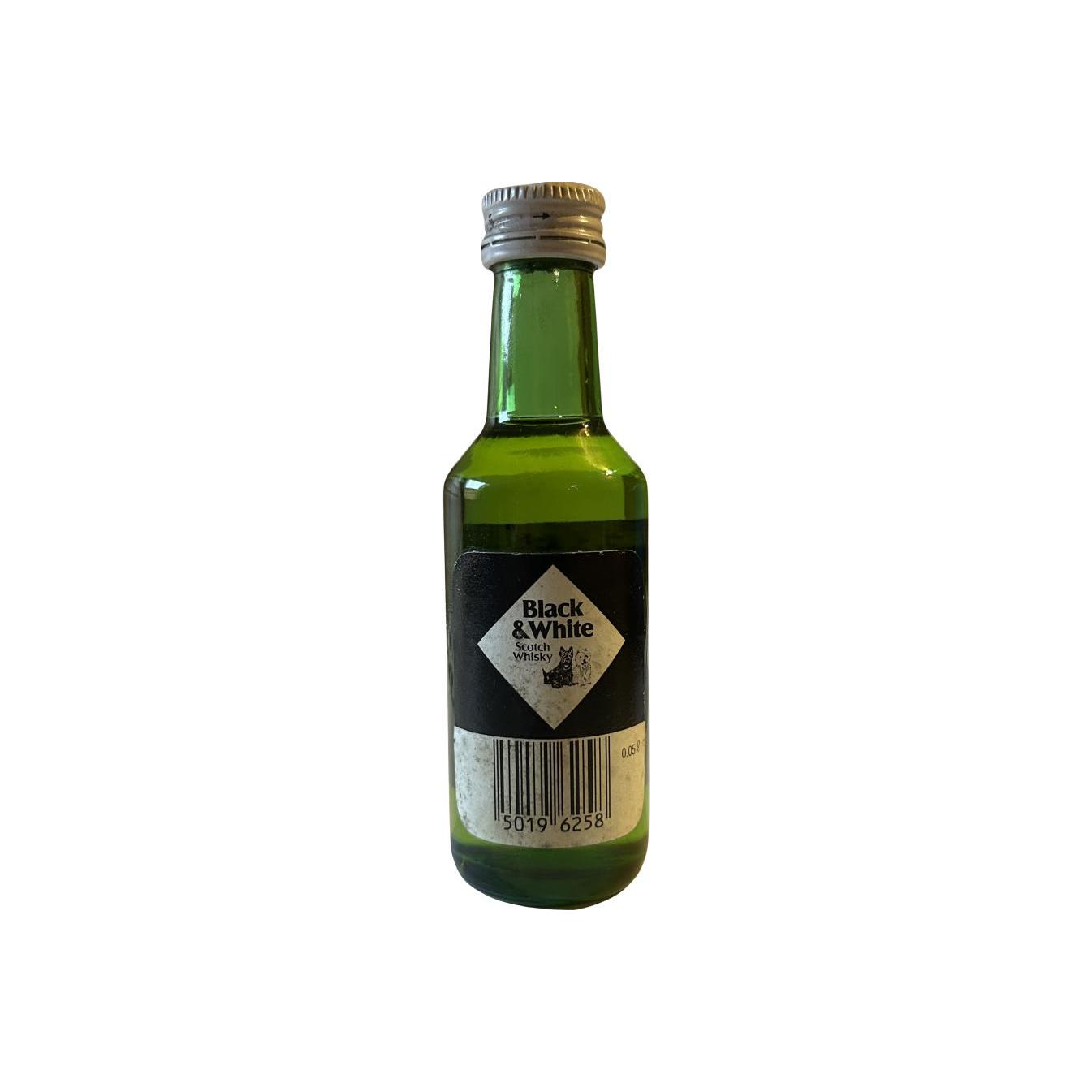 Black & White Special Blend of Buchanan's Choice Old Scotch Whisky 2