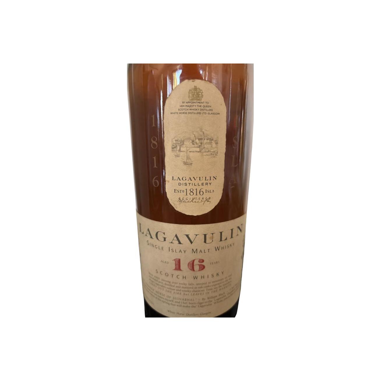 Lagavulin 16 Years Single Malt Whisky 2