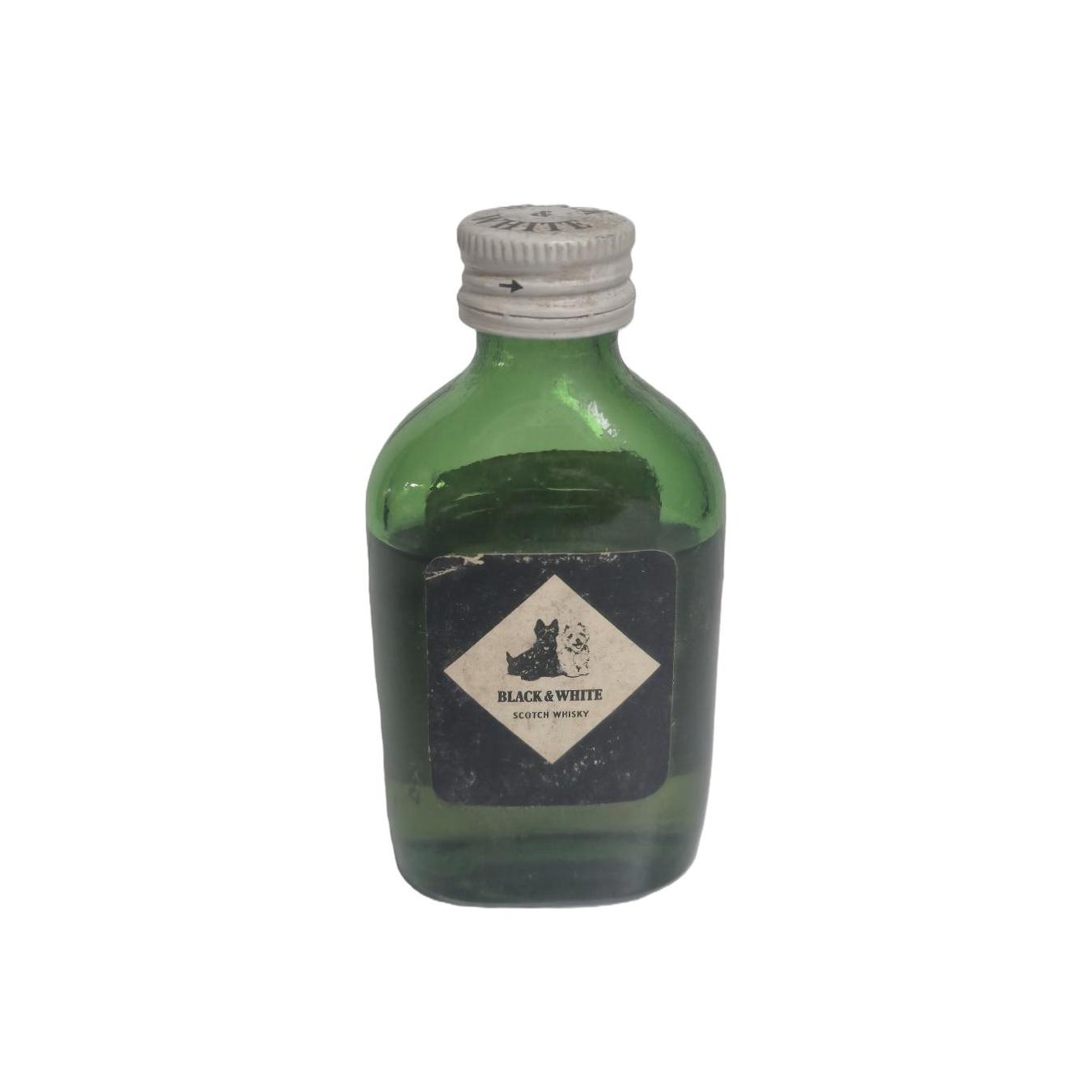Black &amp; White Special Blend of Buchanan's Choice Old Scotch Whisky 2