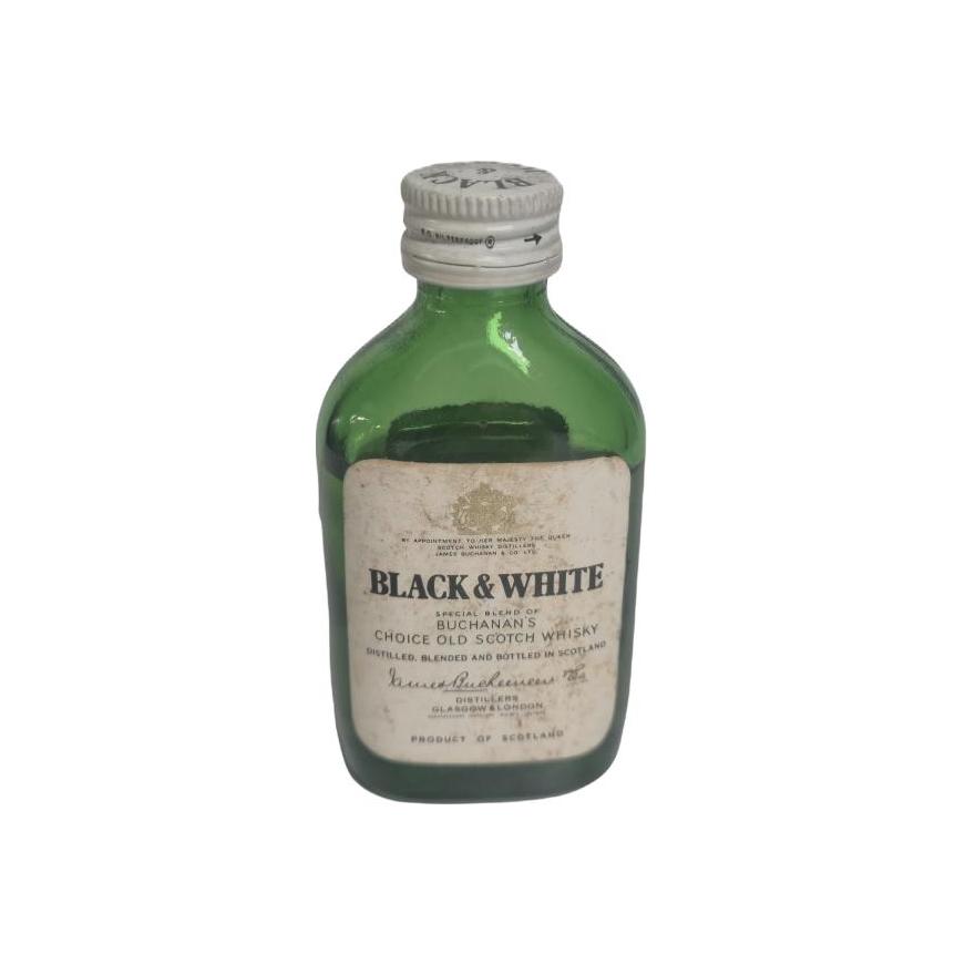 Black &amp; White Special Blend of Buchanan's Choice Old Scotch Whisky