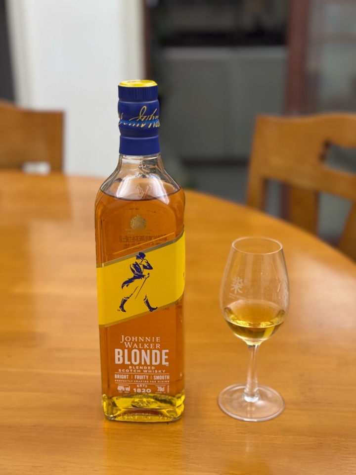 Johnnie Walker Blended Whisky 2