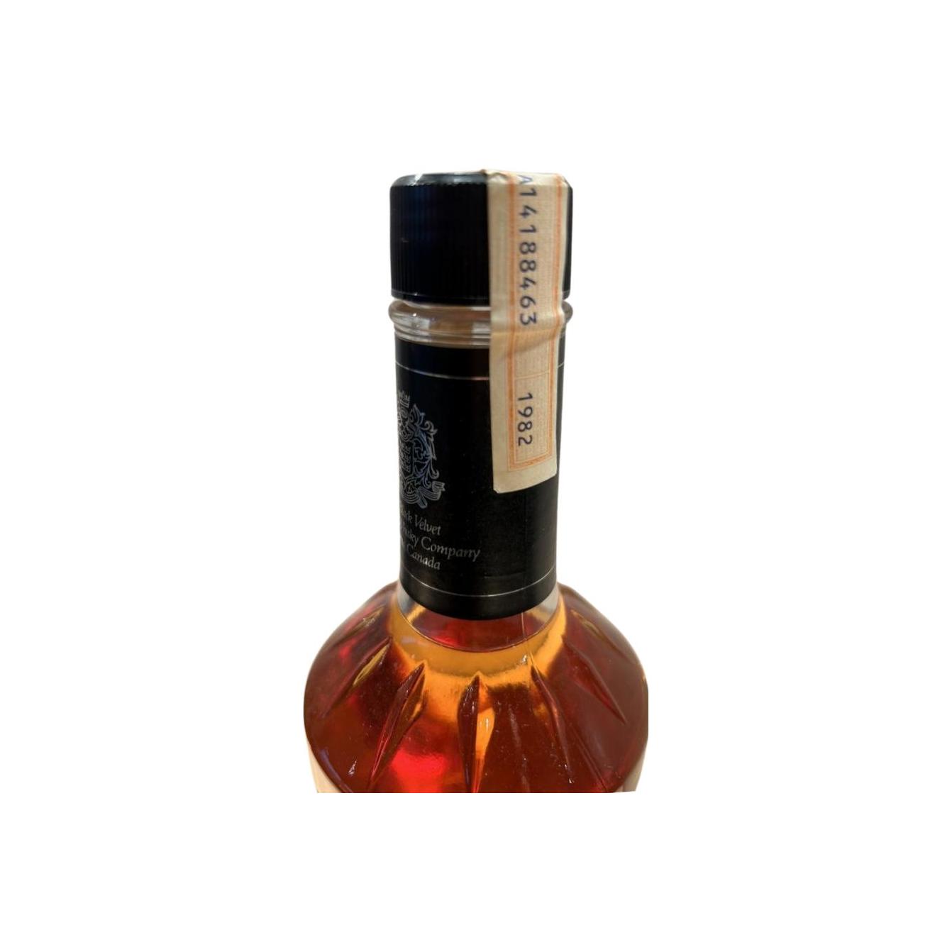 Black Velvet Canadian Whisky 2