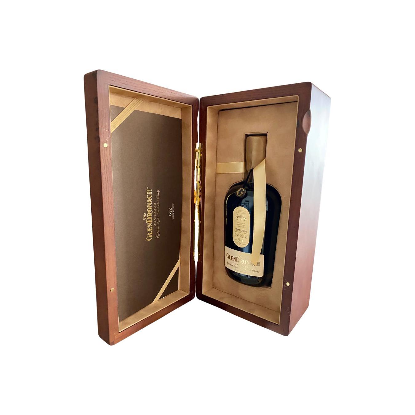 GlenDronach 29 Years Single Malt Whisky 2