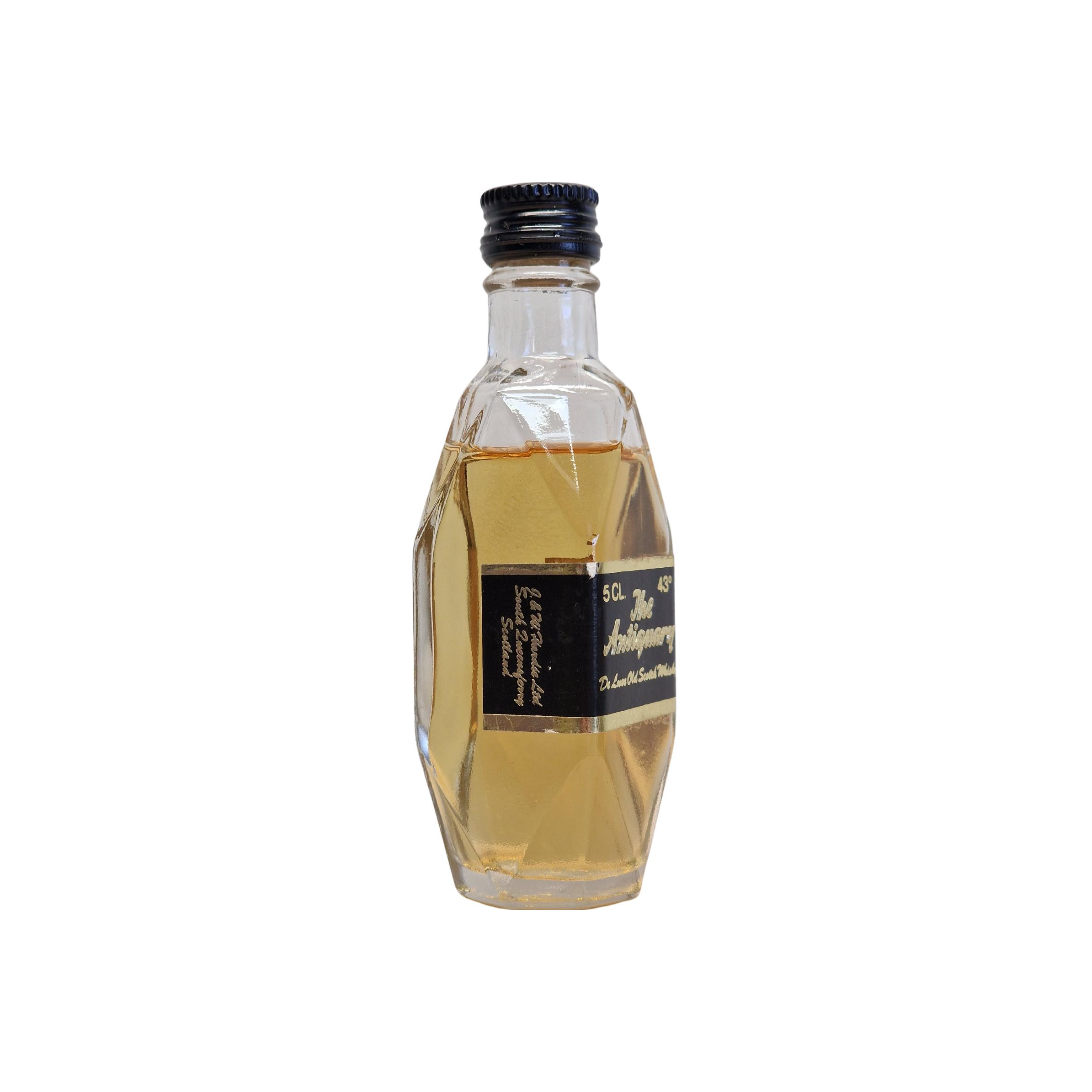 The Antiquary De Luxe Old Scotch Whisky 2