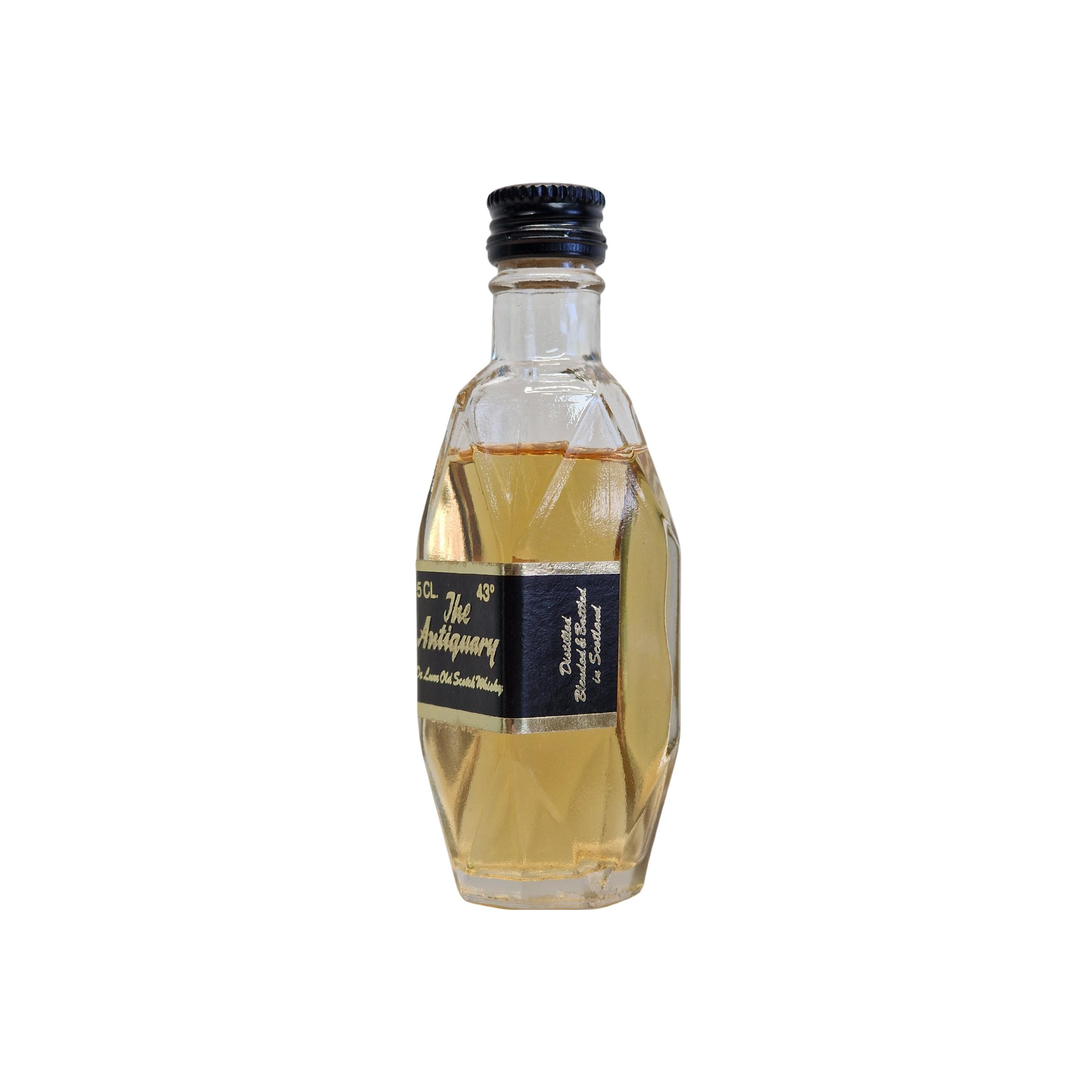 The Antiquary De Luxe Old Scotch Whisky 3